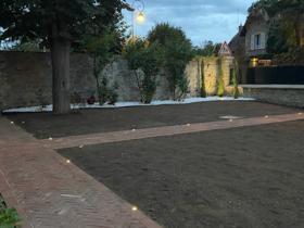 Allée en briques et massif minéral (2)