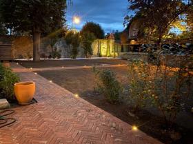 Allée en briques et luminaires 2