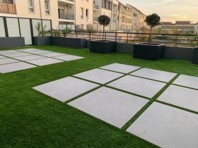 Gazon synthétique et dalles 100x100 (2).